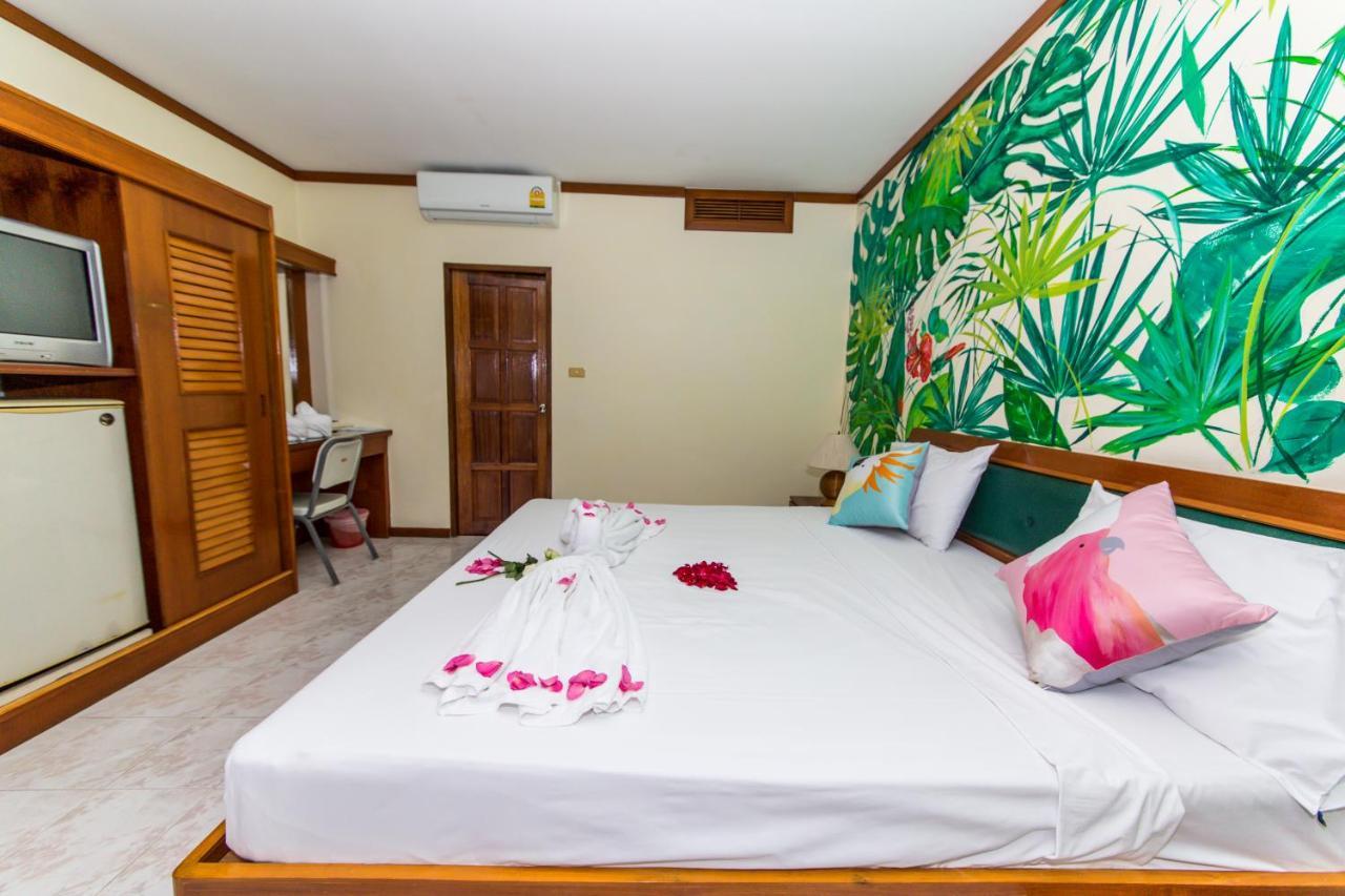 Panda Hotel Patong Exteriör bild