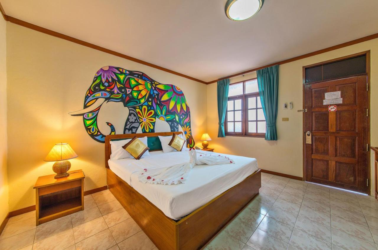 Panda Hotel Patong Exteriör bild